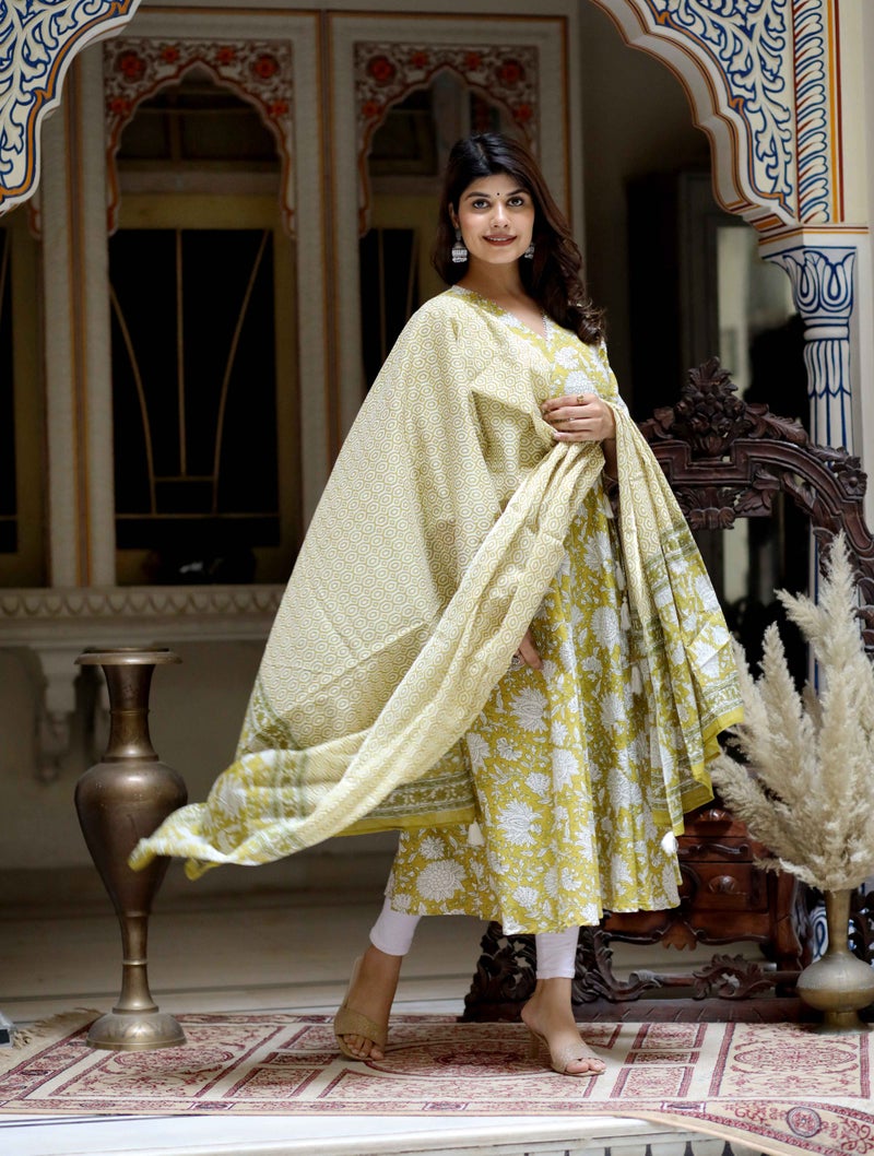 Miravan Floral Print Cotton Anarkali Kurta with Dupatta for Women - Image 4